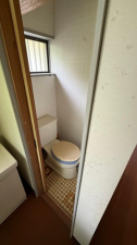 大網白里市清水、中古一戸建てのトイレ画像です