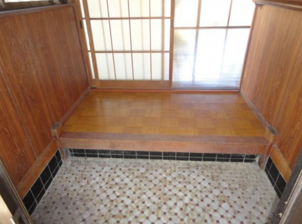茂原市弓渡、中古一戸建ての玄関画像です