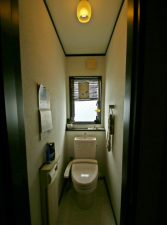 大網白里市経田、中古一戸建てのトイレ画像です
