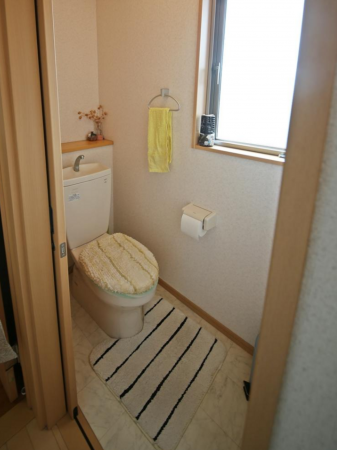大網白里市経田、中古一戸建てのトイレ画像です