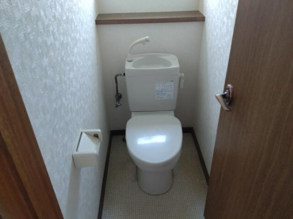 東金市菱沼、中古一戸建てのトイレ画像です