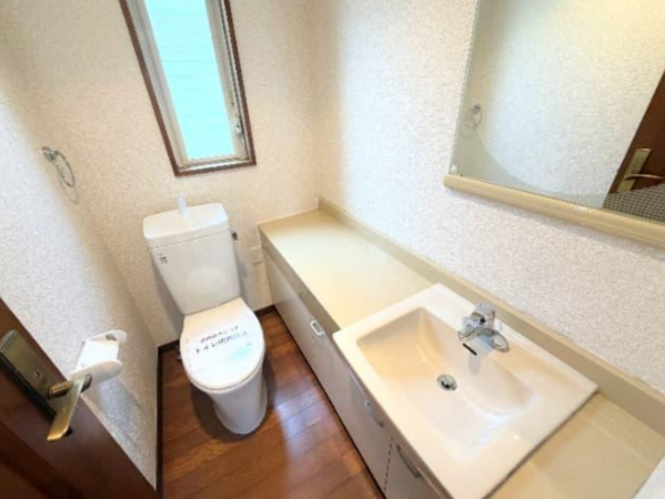 東金市田間、中古一戸建てのトイレ画像です