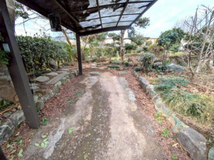 東金市一之袋、中古一戸建ての駐車場画像です