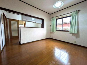 東金市一之袋、中古一戸建ての居間画像です