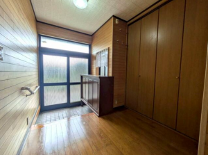東金市一之袋、中古一戸建ての玄関画像です