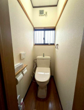 東金市一之袋、中古一戸建てのトイレ画像です