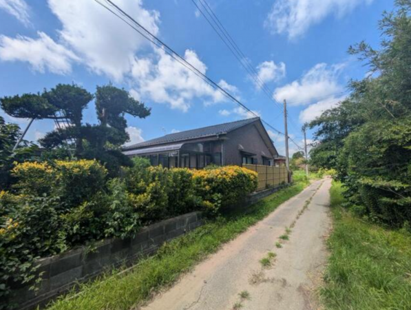 東金市一之袋、中古一戸建ての外観画像です