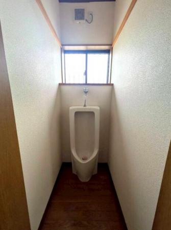 東金市一之袋、中古一戸建てのトイレ画像です
