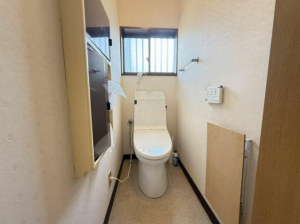 東金市台方、中古一戸建てのトイレ画像です