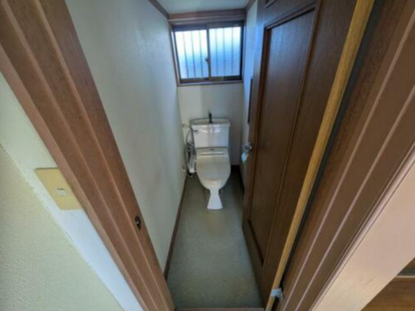 茂原市高師、中古一戸建てのトイレ画像です