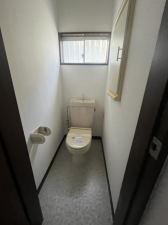 東金市宿、中古一戸建てのトイレ画像です