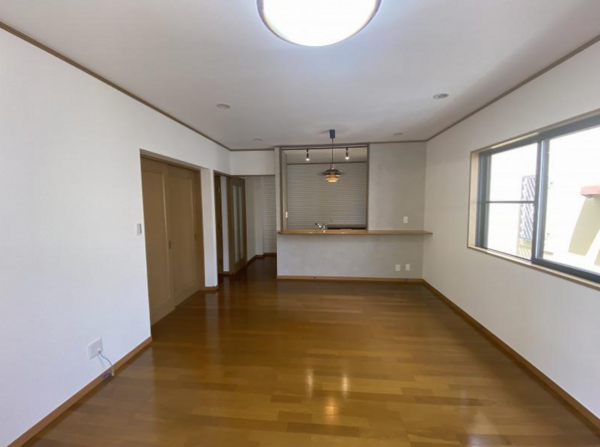 大網白里市みどりが丘、中古一戸建ての居間画像です
