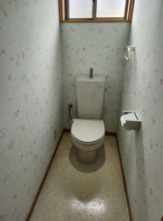 東金市求名、中古一戸建てのトイレ画像です