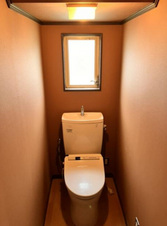 東金市家徳、中古一戸建てのトイレ画像です