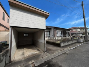 東金市田間、中古一戸建ての駐車場画像です