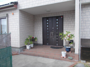 東金市家徳、中古一戸建ての玄関画像です