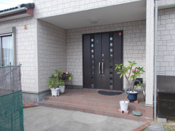 東金市家徳、中古一戸建ての玄関画像です