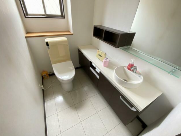 東金市士農田、中古一戸建てのトイレ画像です