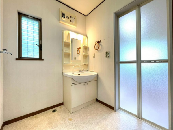 茂原市粟生野、中古一戸建ての洗面画像です