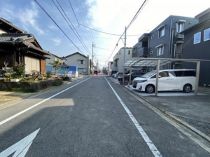 岡崎市柱町、土地の前面道路を含む現地写真画像です