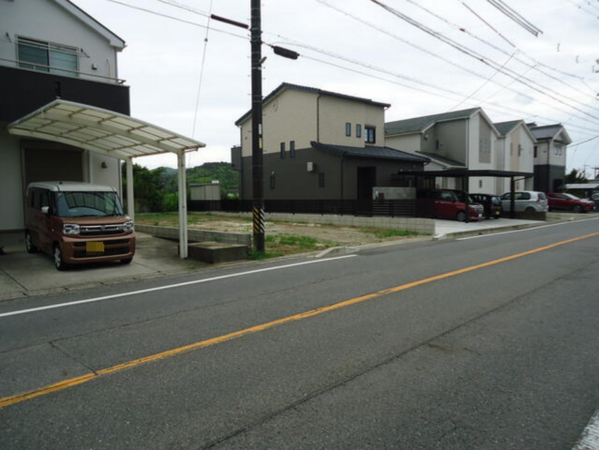 岡崎市中島町、土地の前面道路を含む現地写真画像です