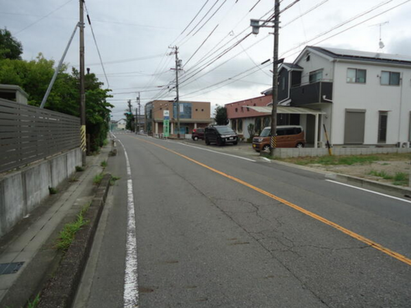 岡崎市中島町、土地の前面道路を含む現地写真画像です