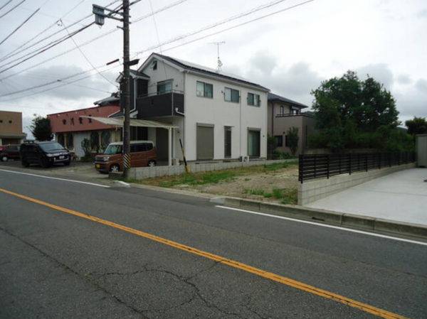 岡崎市中島町、土地の前面道路を含む現地写真画像です