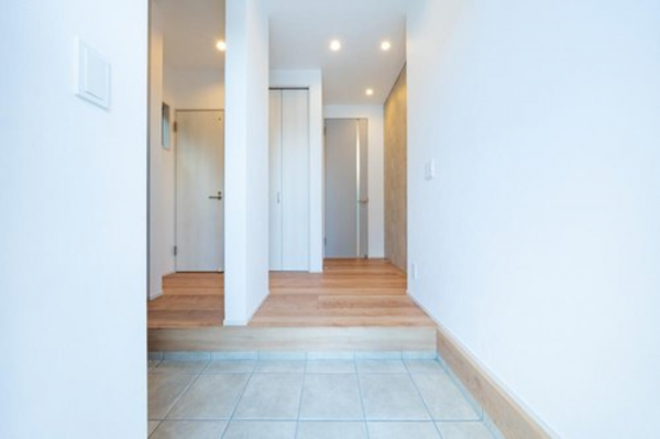 岡崎市羽根町、新築一戸建ての玄関画像です