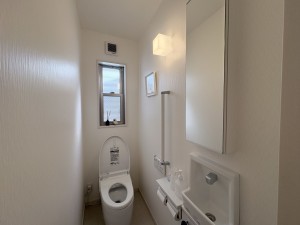 岡崎市柱、中古一戸建てのトイレ画像です