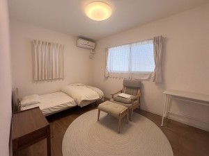 岡崎市柱、中古一戸建ての子ども部屋画像です