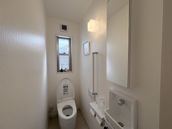 岡崎市柱、中古一戸建てのトイレ画像です