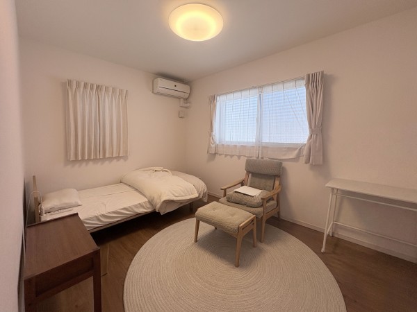 岡崎市柱、中古一戸建ての子ども部屋画像です