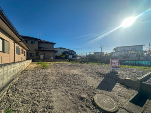 山形市江俣５丁目、土地の前面道路を含む現地写真画像です