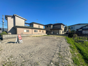 山形市江俣５丁目、土地の前面道路を含む現地写真画像です