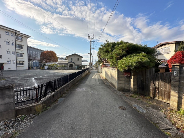 山形市緑町２丁目、土地の前面道路を含む現地写真画像です