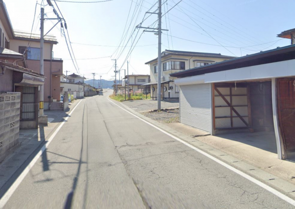 山形市飯塚町、土地の前面道路を含む現地写真画像です