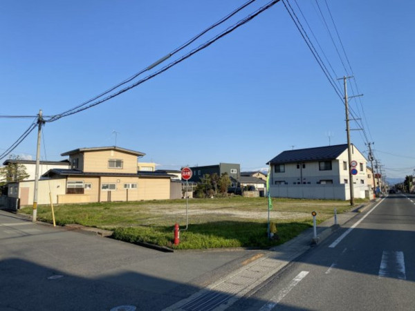 寒河江市大字高屋、土地の前面道路を含む現地写真画像です