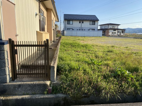 寒河江市大字高屋、土地の前面道路を含む現地写真画像です
