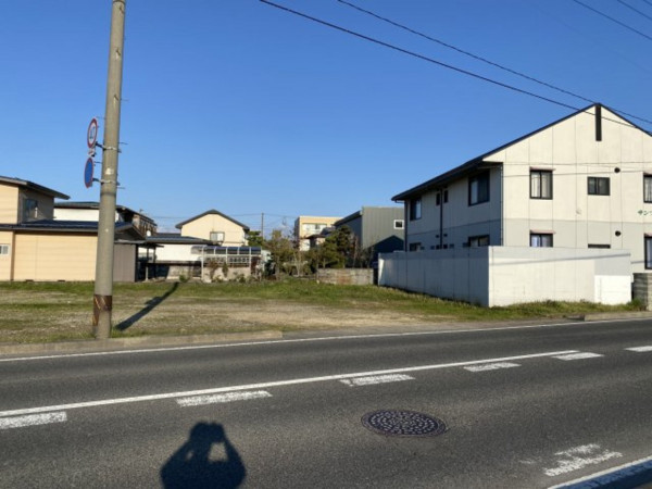 寒河江市大字高屋、土地の前面道路を含む現地写真画像です