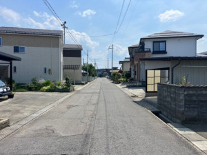 寒河江市船橋町、土地の前面道路を含む現地写真画像です
