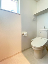 山形市みはらしの丘１丁目、中古一戸建てのトイレ画像です