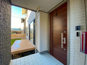 山形市白山３丁目、中古一戸建ての玄関画像です