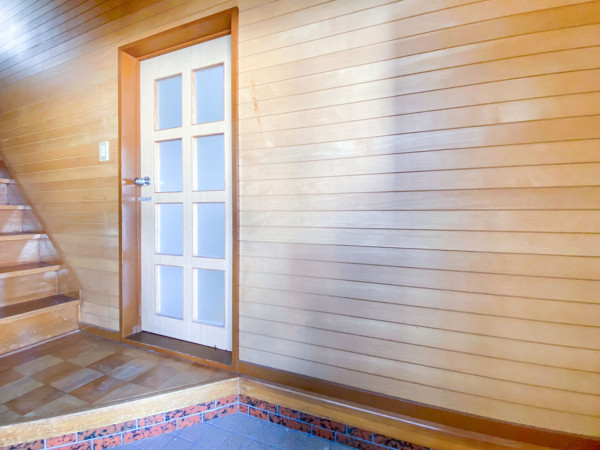 山形市中桜田１丁目、中古一戸建ての玄関画像です