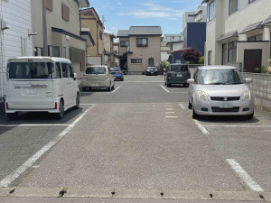 山形市八日町１丁目、中古一戸建ての駐車場画像です