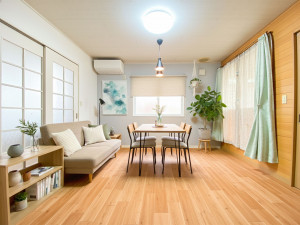 山形市蔵王半郷、中古一戸建ての居間画像です