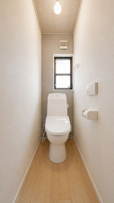 山形市鈴川町３丁目、中古一戸建てのトイレ画像です