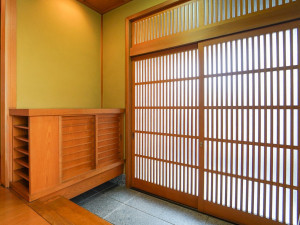 山形市鈴川町３丁目、中古一戸建ての玄関画像です