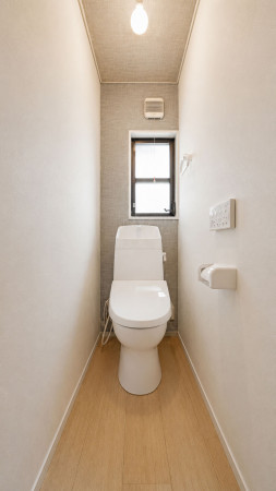 山形市鈴川町３丁目、中古一戸建てのトイレ画像です