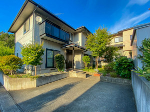 山形市双月町、中古一戸建ての駐車場画像です