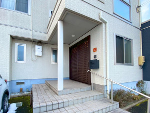 山形市南館西、中古一戸建ての玄関画像です